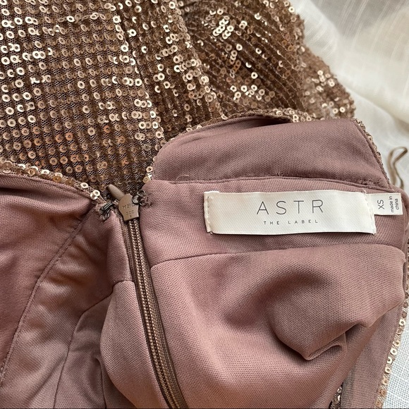 Gold sequin romper - Picture 3 of 11